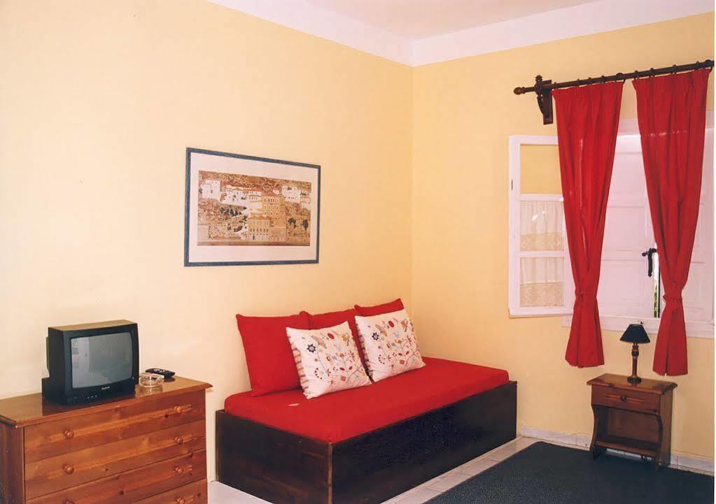 Spetses Retreat Accommodation Bagian luar foto